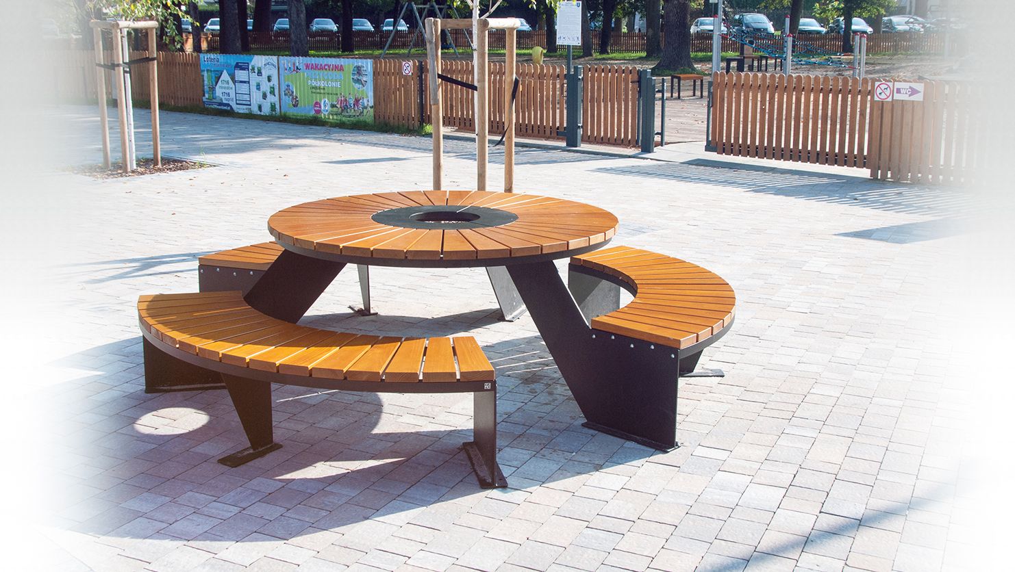 Tavoli da picnic e tavoli da giardino della serie di arredi urbani Domino