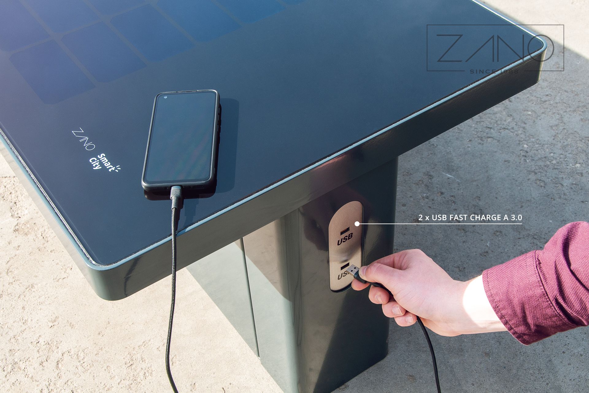 Caricatore USB | Panchina solare urbana Scandik